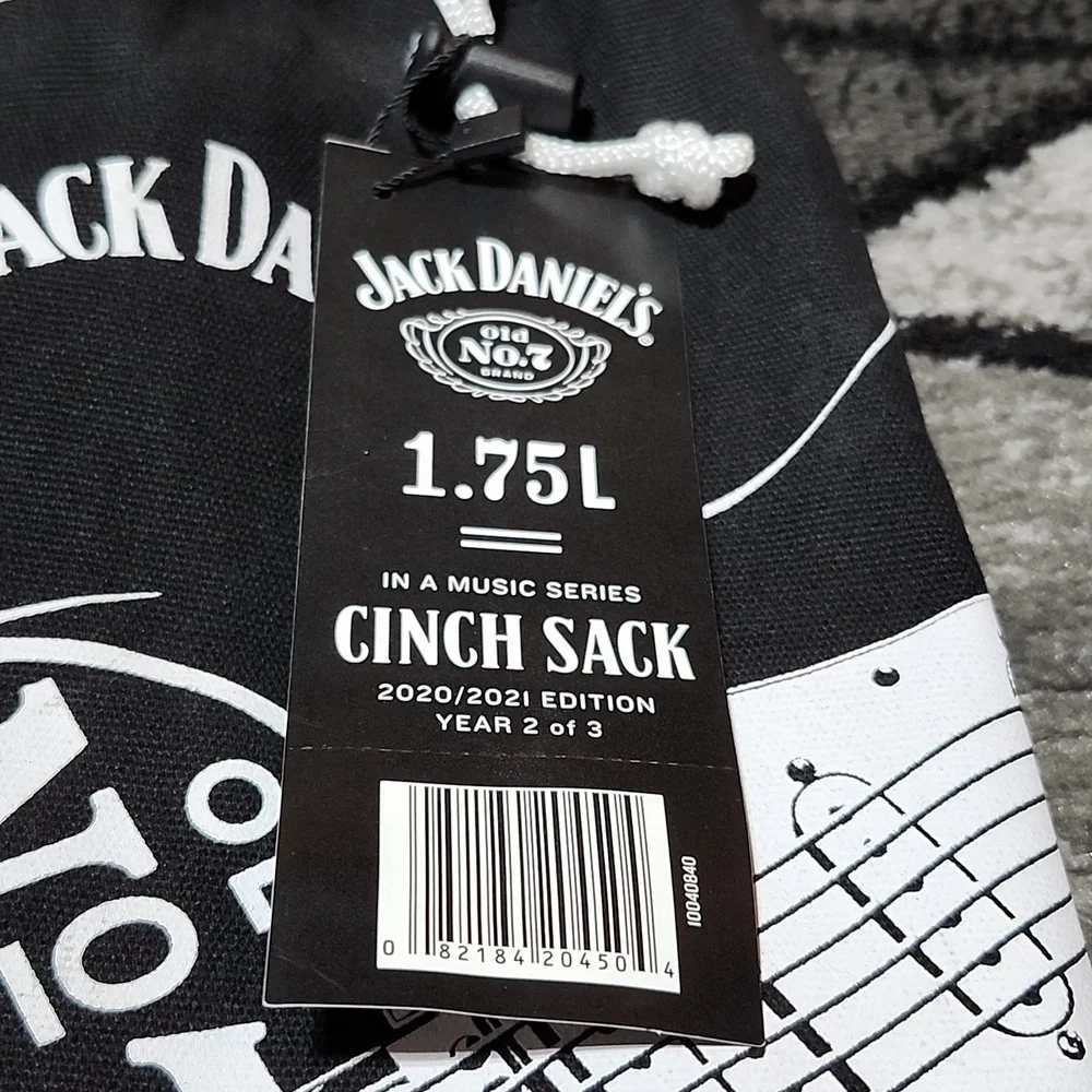 JACK DANIELS MUSIC SERIES GUITAR BLK SLING BOTTLE TRAVEL BAG 2020/21 EDITION
